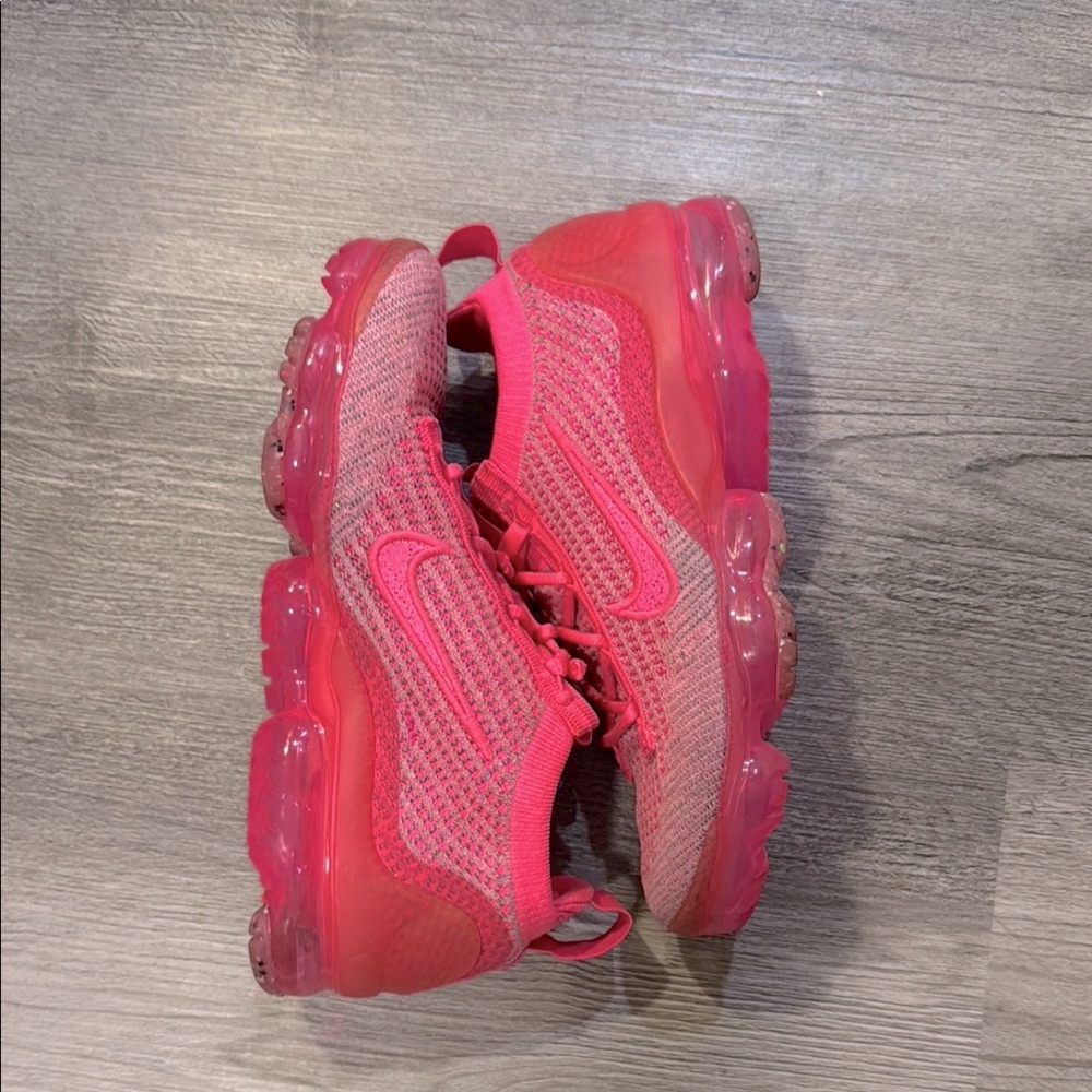 Nike VaporMax 6.5 Hyper Pink Athletic Sneakers Breathable Knit Upper